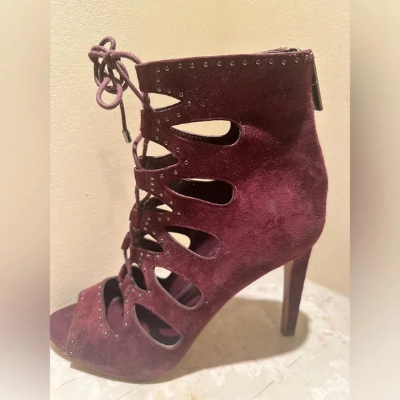 BCBG Generation burgundy peep toe lace heels shoes sandals .  Size 38.5/8.5 - Picture 3 of 17